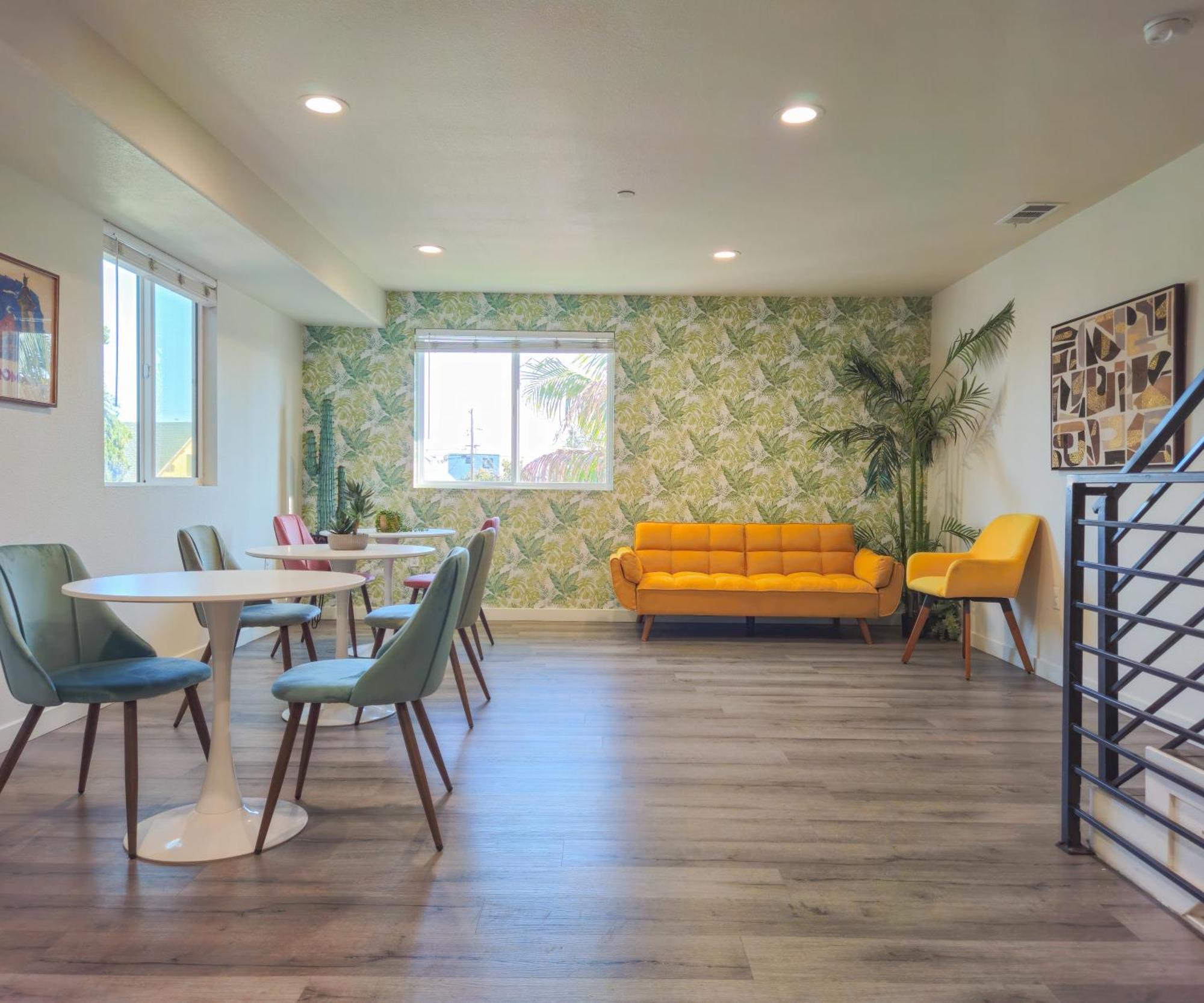 Forty First Place - Boutique Los Angeles